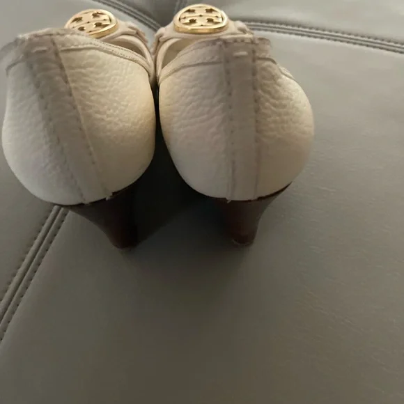Tory Burch Cream Flats with Gold Accents - Picture 4 of 5